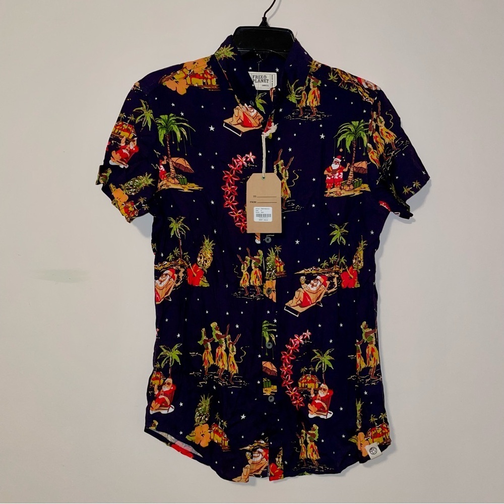 Free Planet Santa on the Beach Print Button Down Short Sleeve Shirt Size Small